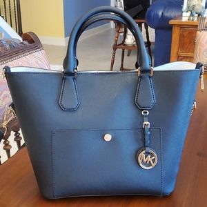 Michael Kors handbag black, flawless.